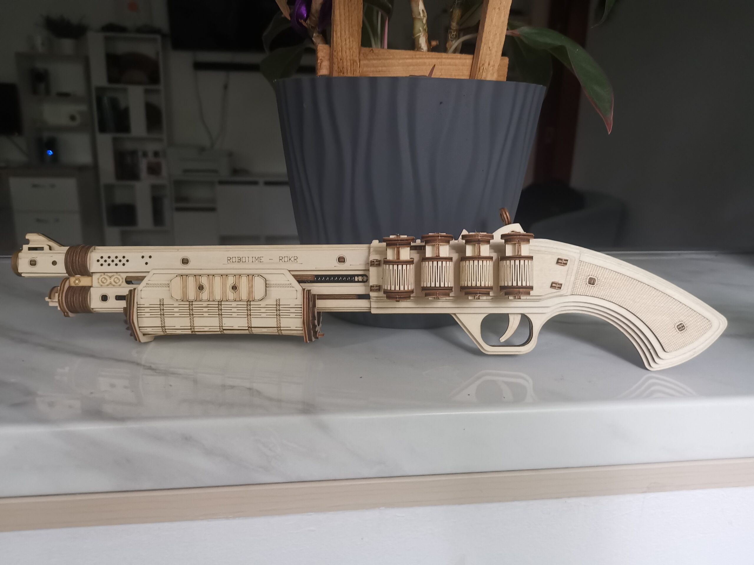 Pusca de Jucarie din Lemn Terminator M870 - Puzzle 3D Mecanic din Lemn - 170 Piese - ROKR LQ501 photo review